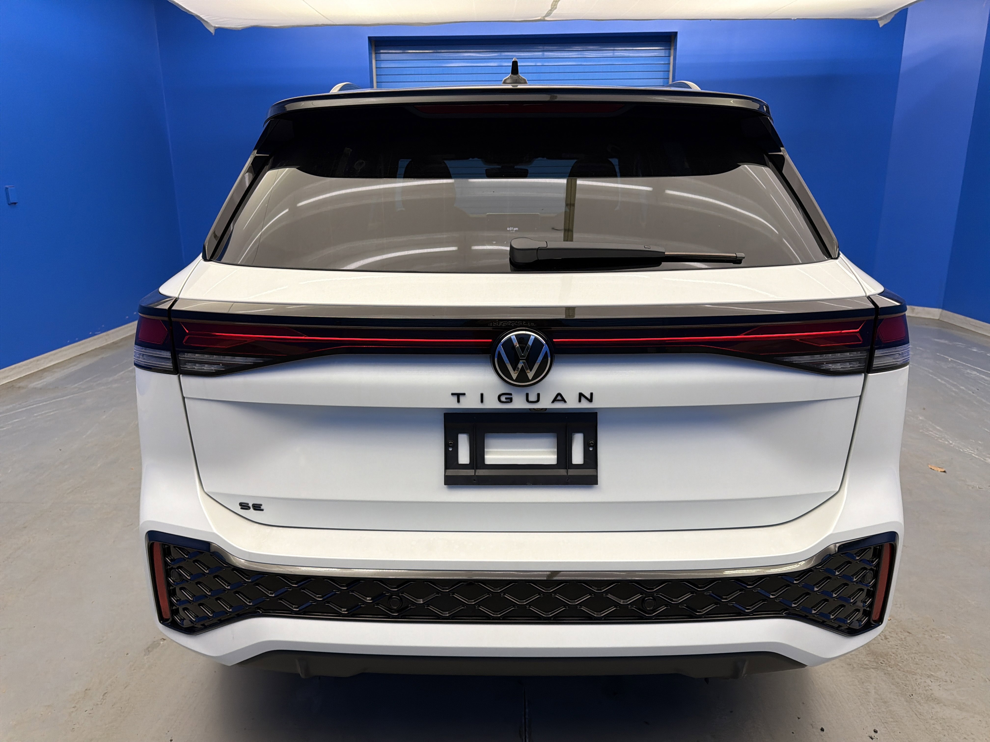 New 2026 Opal White w/Deep Black Roof Volkswagen SE R-Line Black image 6