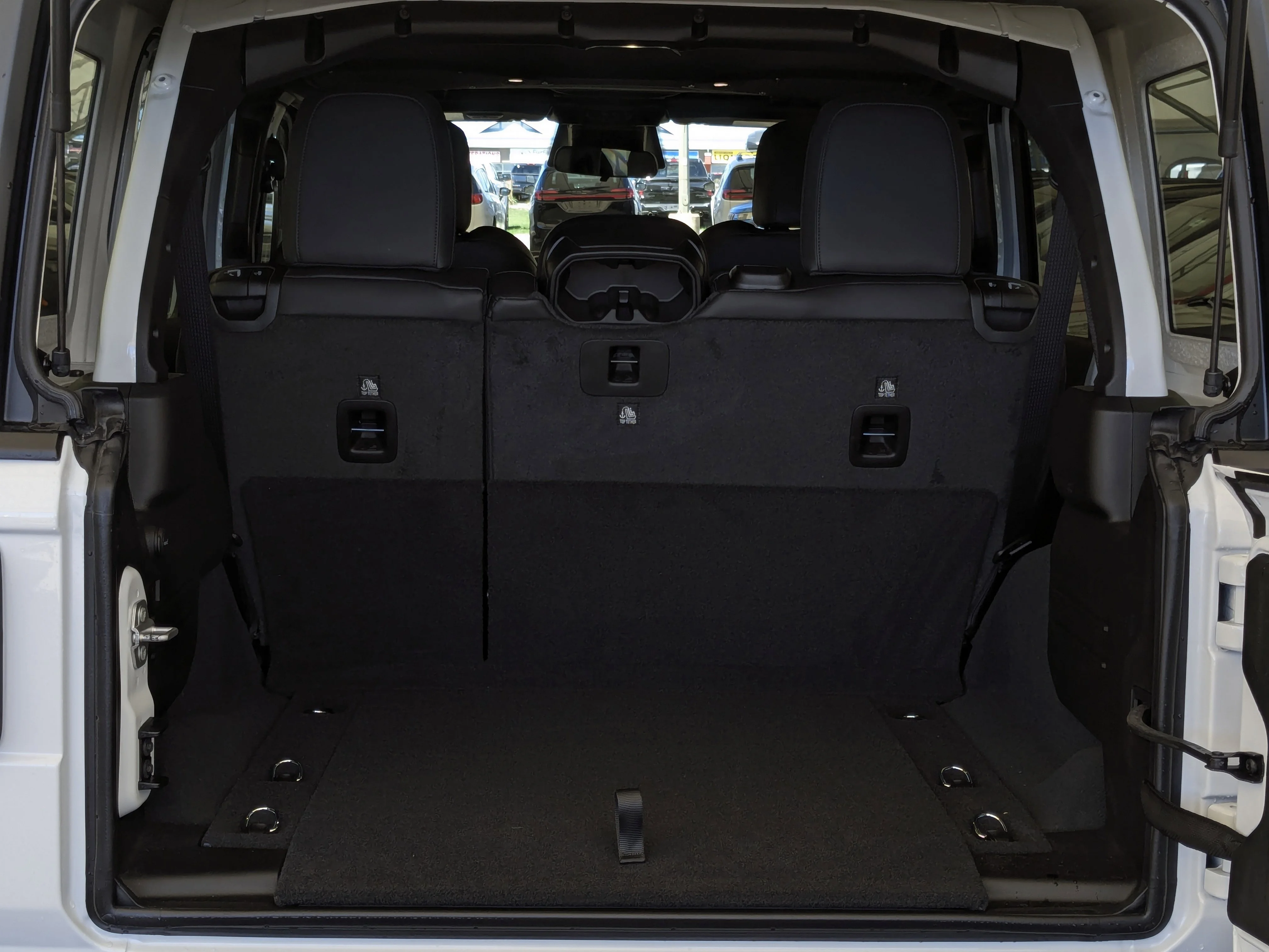 New 2026 White Jeep Rubicon - - 3.6L V6 - Nappa Leather - 3-Pc Hardtop - Steel Perf Hood - Safety & Conv Grps & More! image 26