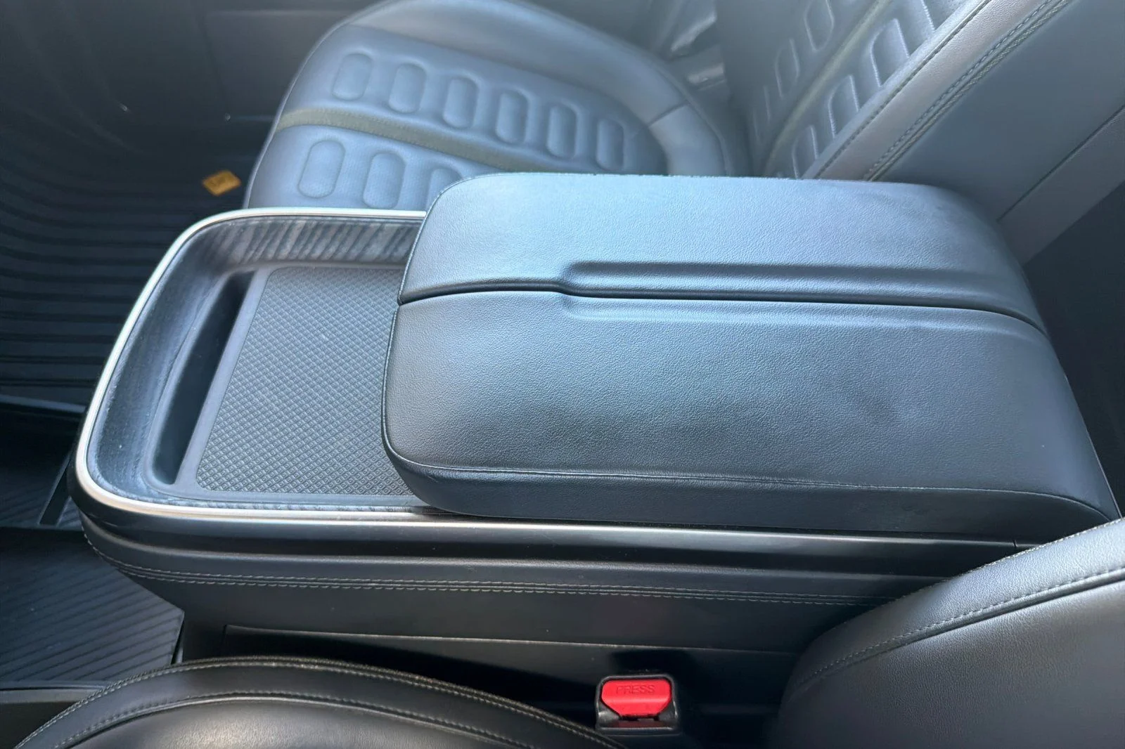 Used 2023  Rivian Adventure image 25