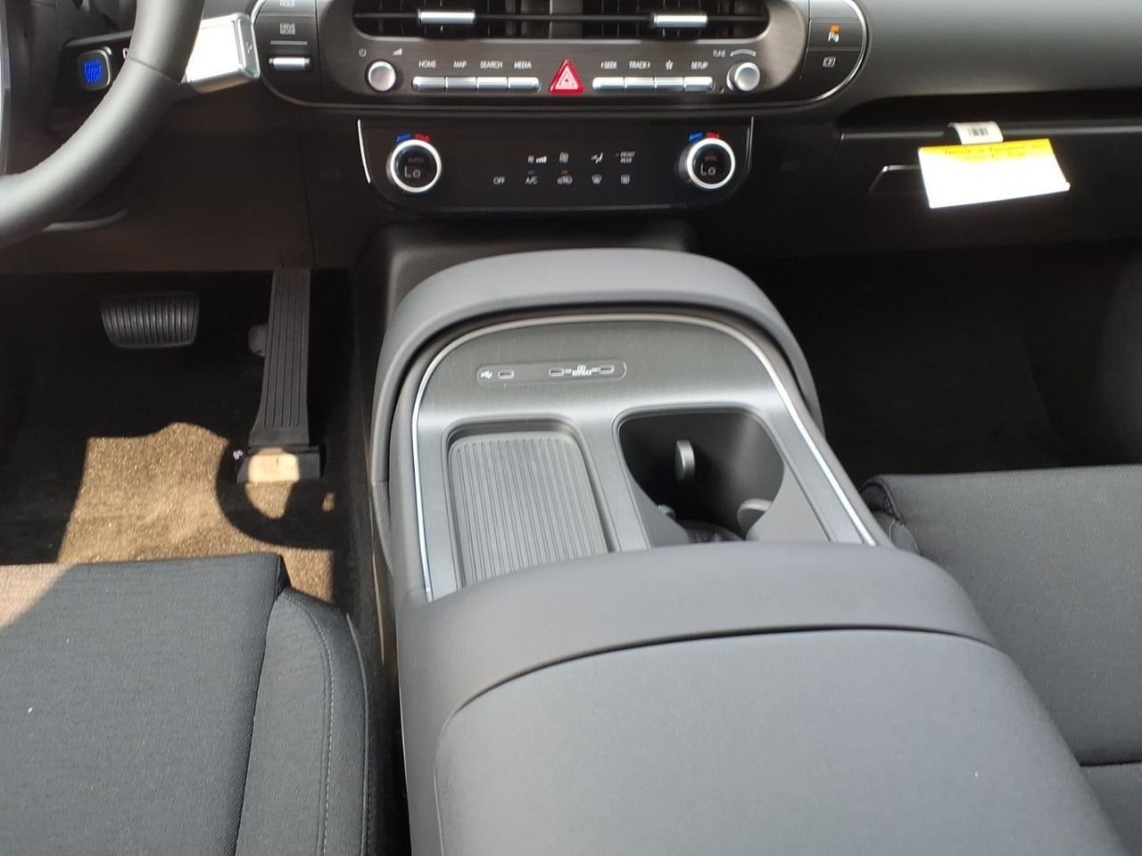New 2026 Abyss Black Pearl Hyundai SE FWD image 18