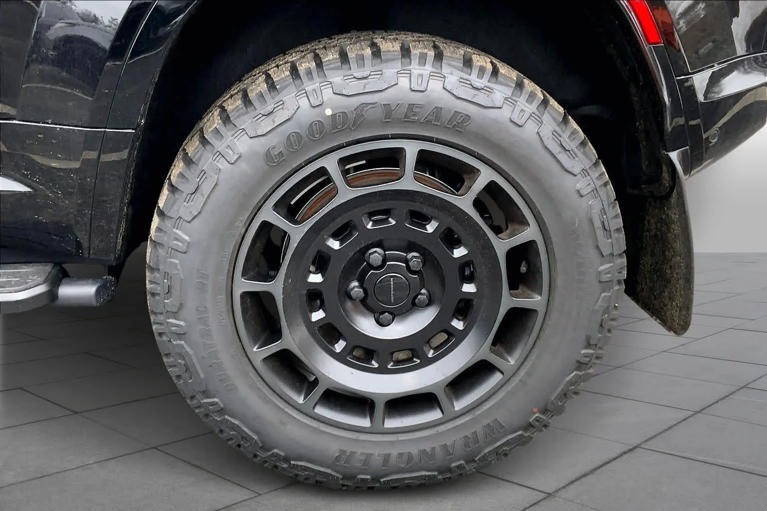 2026 Land Rover Defender OCTA Black - Photo 14