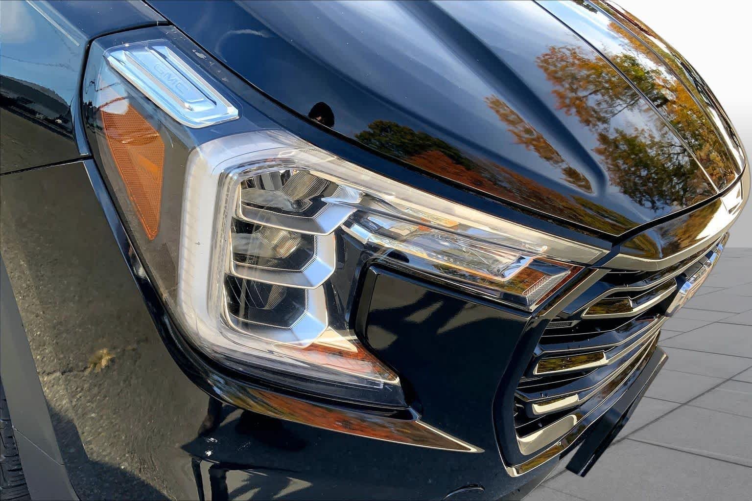 Used 2022 Ebony Twilight Metallic GMC SLE image 27
