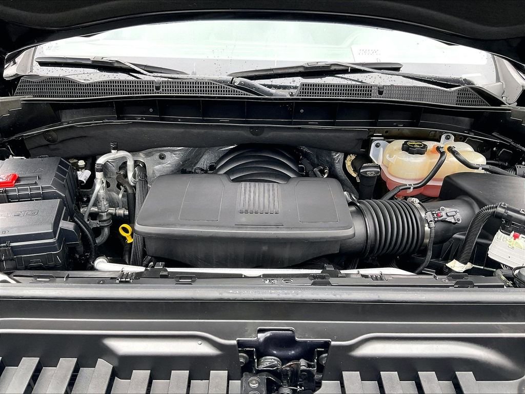 Used 2025 Silver GMC SLT image 28