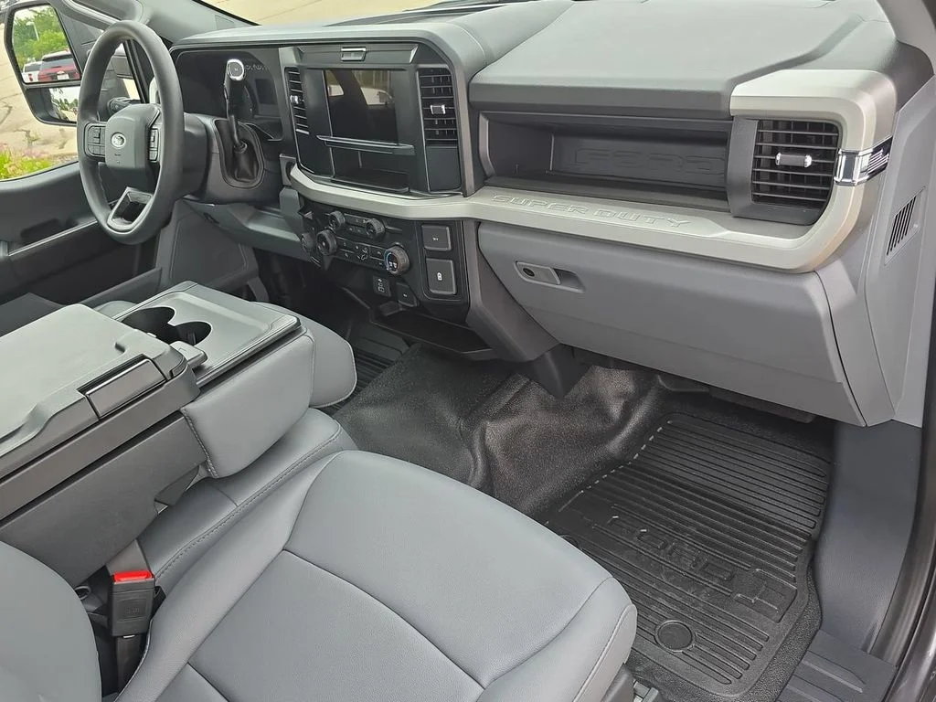 2025 Ford F-250 Super Duty XL - Photo 30