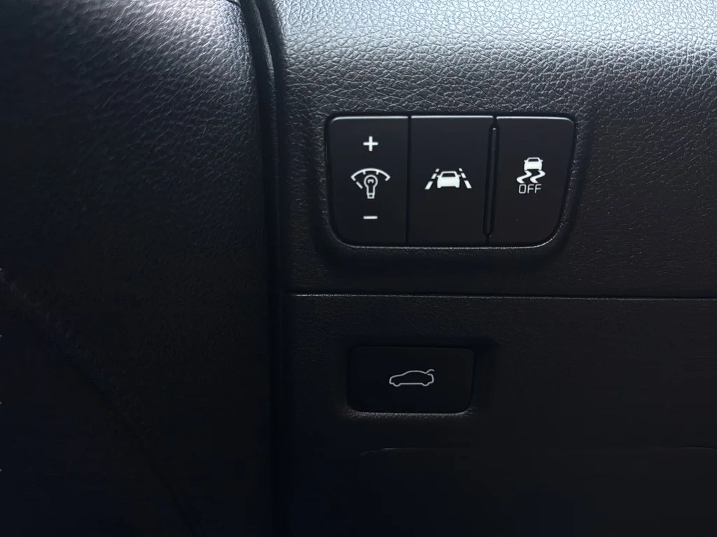 Used 2023 Glacial White Pearl Kia GT-Line image 17