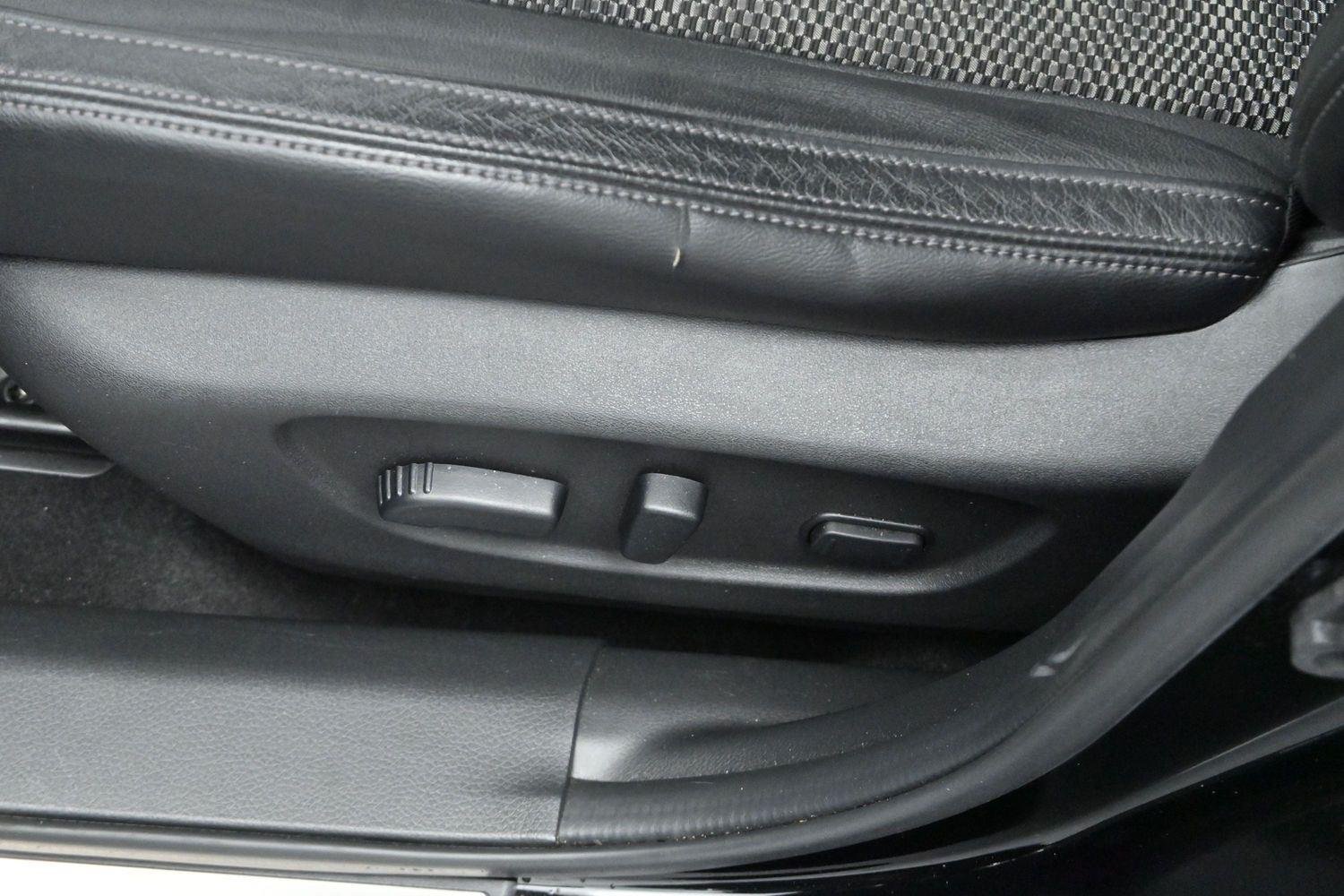 Used 2020 Magnetic Black Pearl Nissan SV image 15