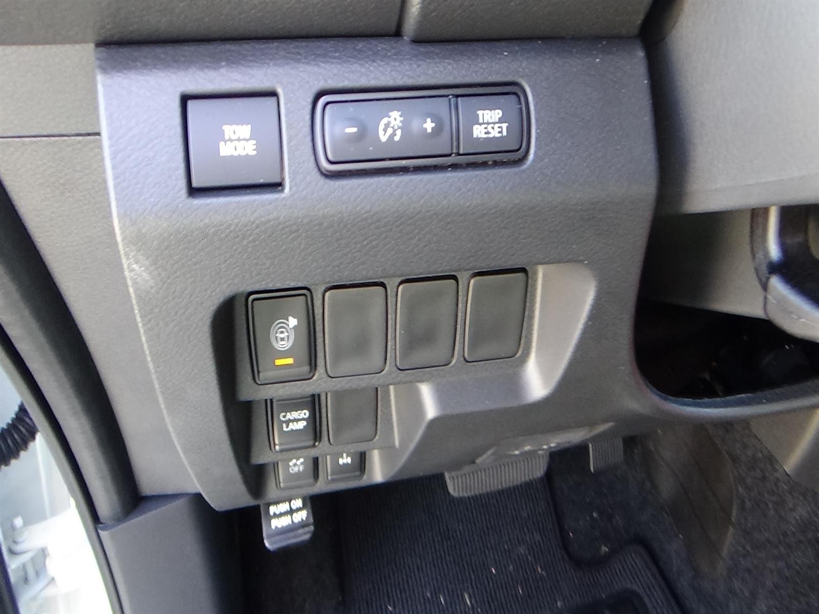 Used 2026 Glacier White (qak) Nissan PRO-4X image 17