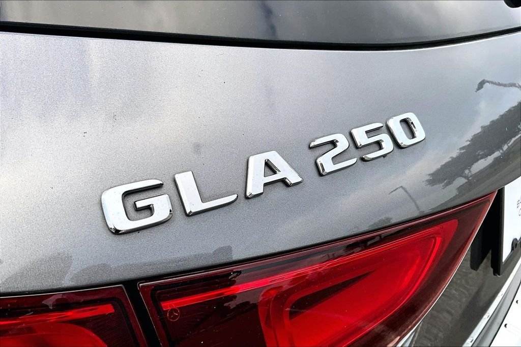 Used 2021 Gray Mercedes-Benz GLA 250 image 33