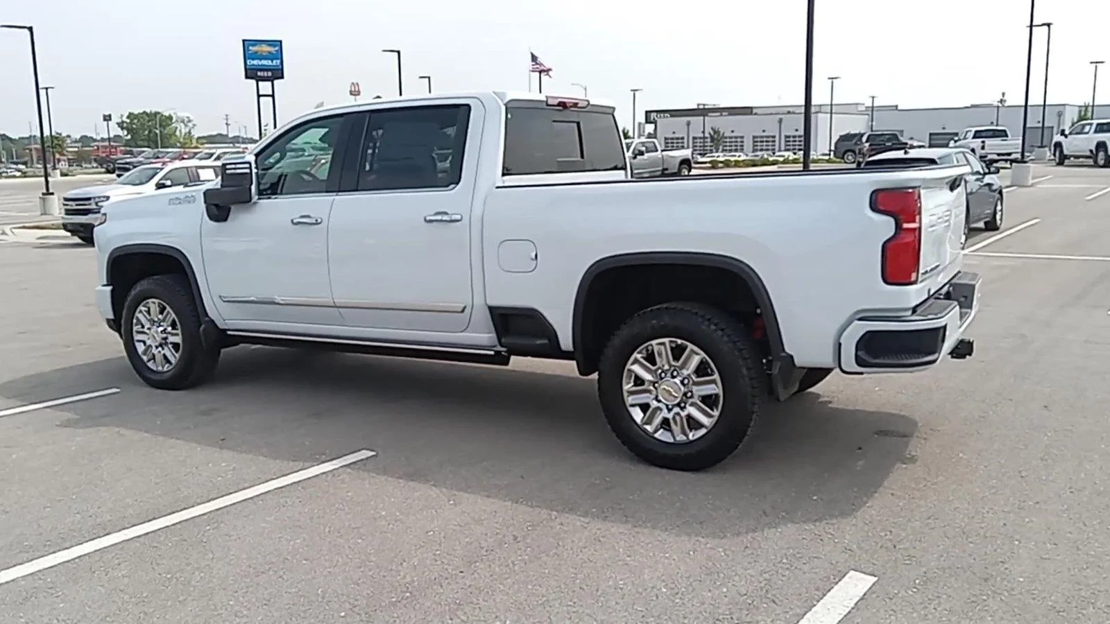 New 2026 Polar White Tricoat Chevrolet High Country image 6
