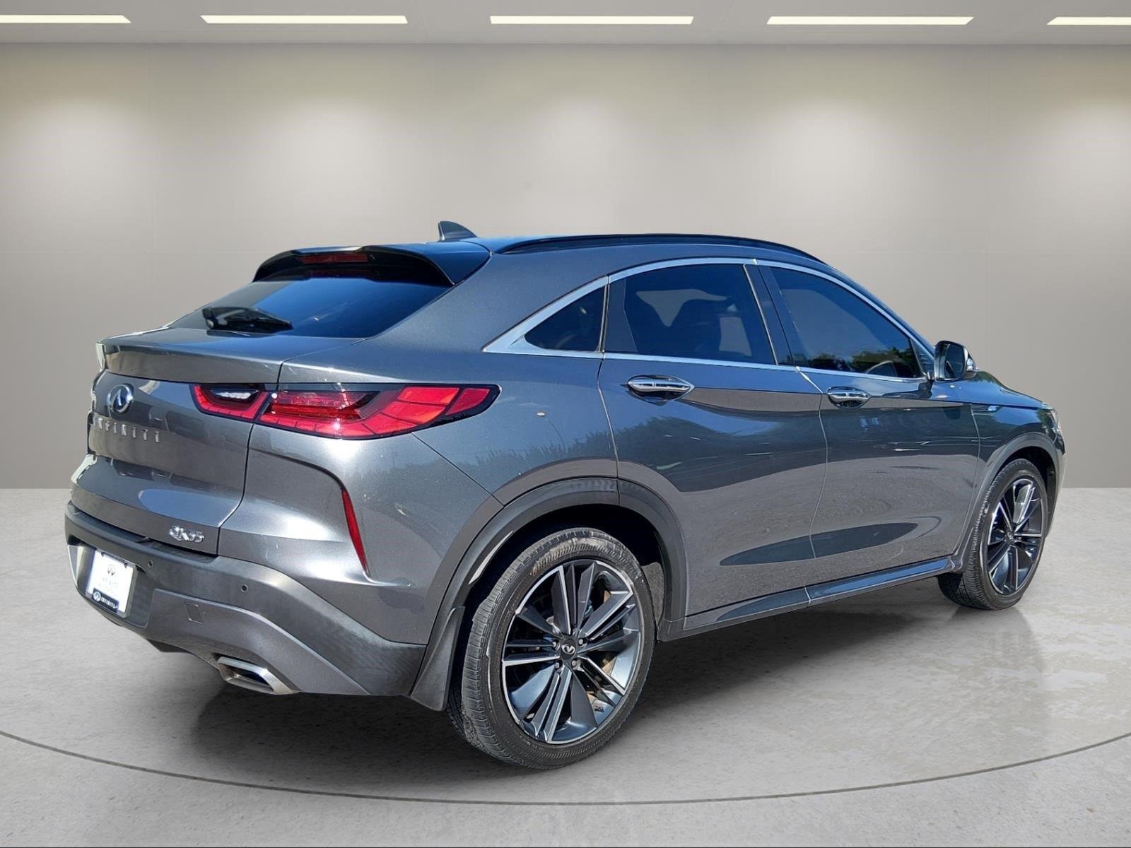 Used 2023 Graphite Shadow INFINITI LUXE image 5