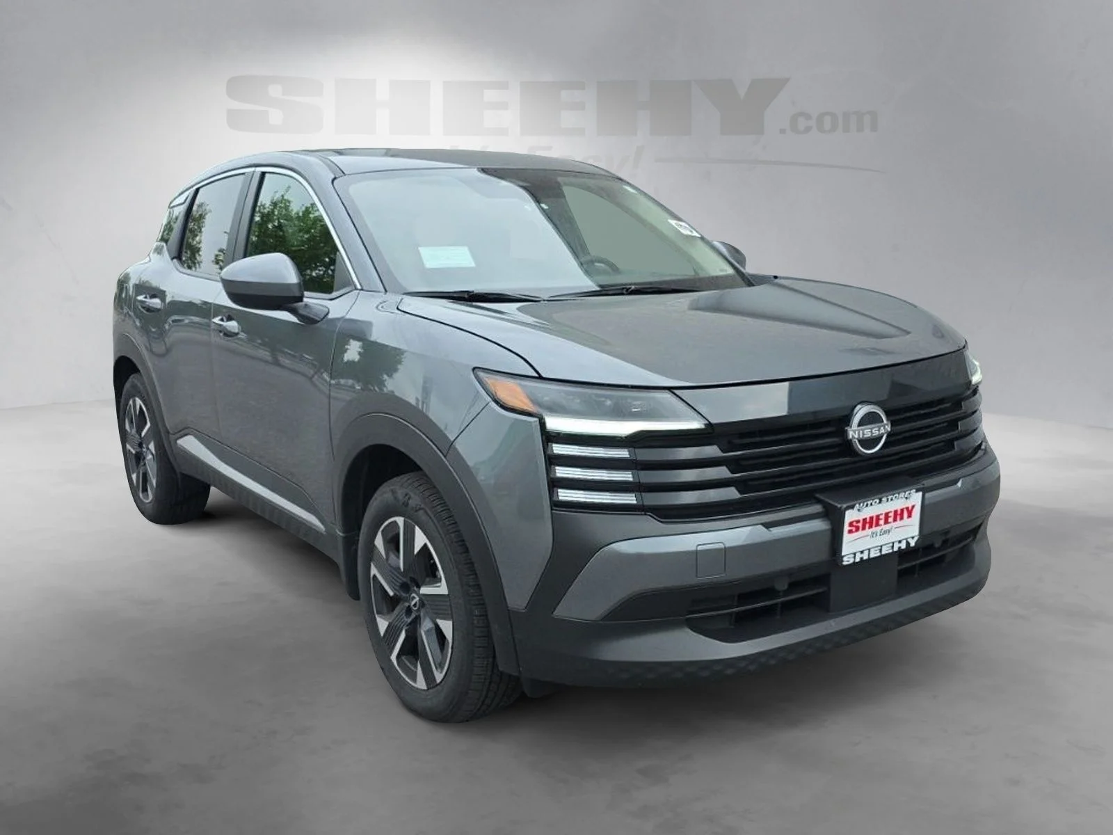 Used 2025 Gray Nissan SV image 2