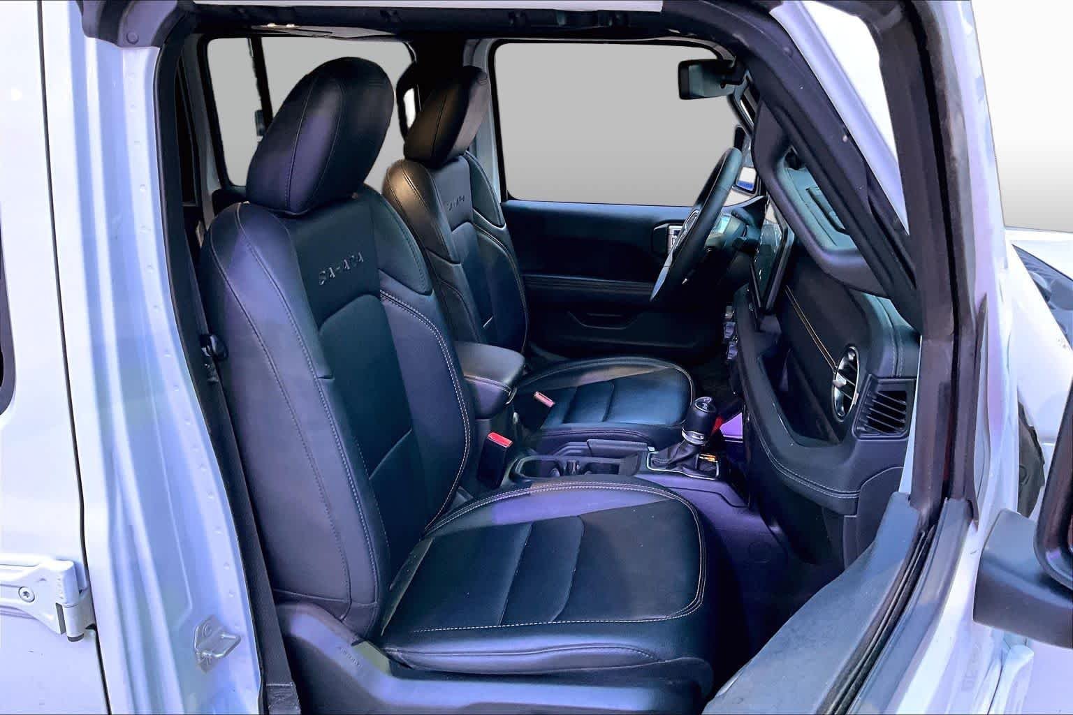 Used 2024 Bright White Clearcoat Jeep Sahara image 9
