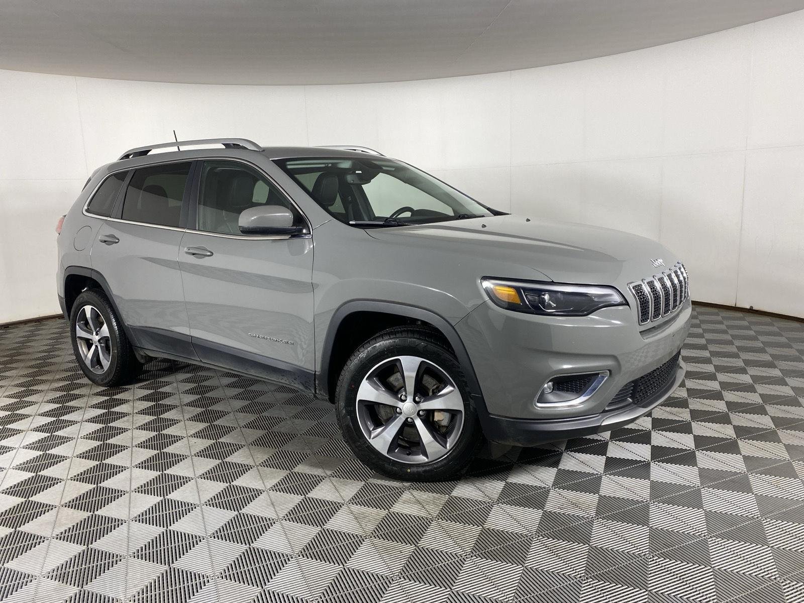 Used 2019 Sting-Gray Clearcoat Jeep Limited image 10