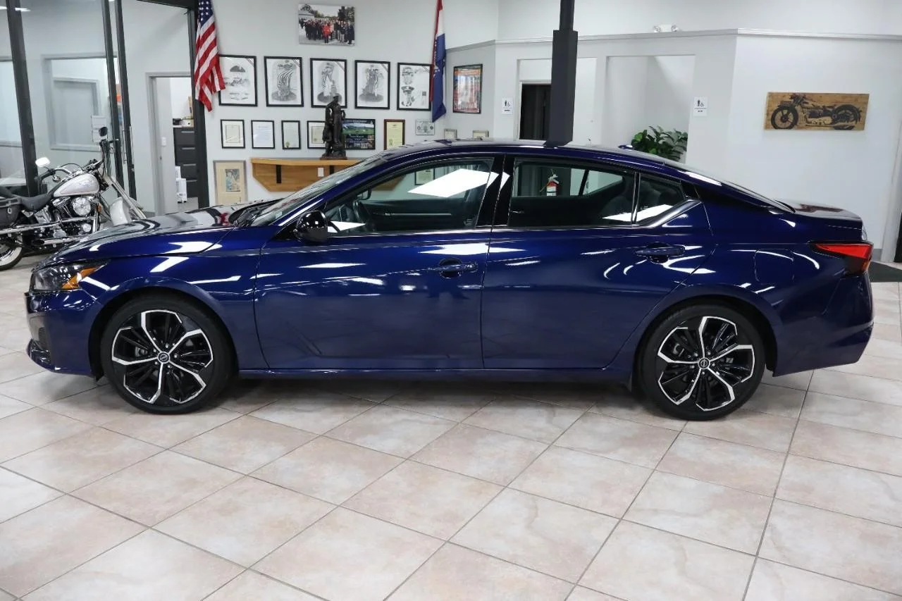 Used 2024 Deep Blue Pearl Nissan 2.5 SR image 3