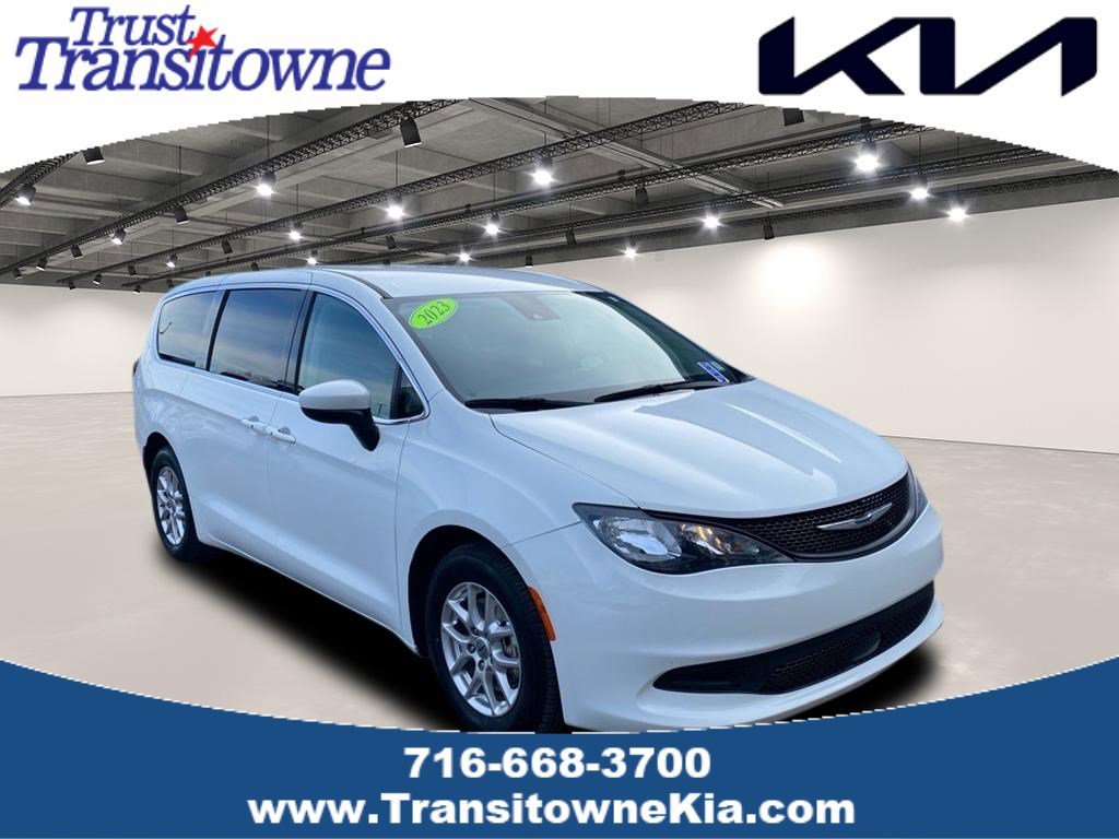 2023 Chrysler Voyager LX