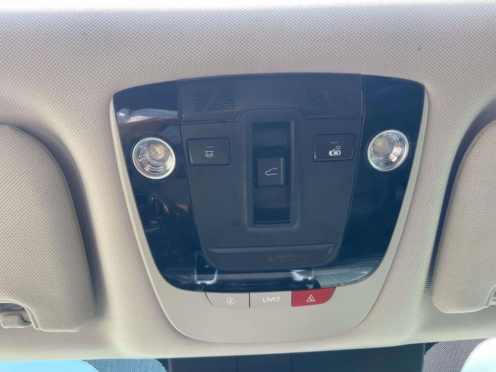 Used 2022 White Kia SX image 24
