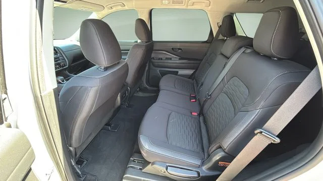 Used 2025 Silver Nissan S image 19