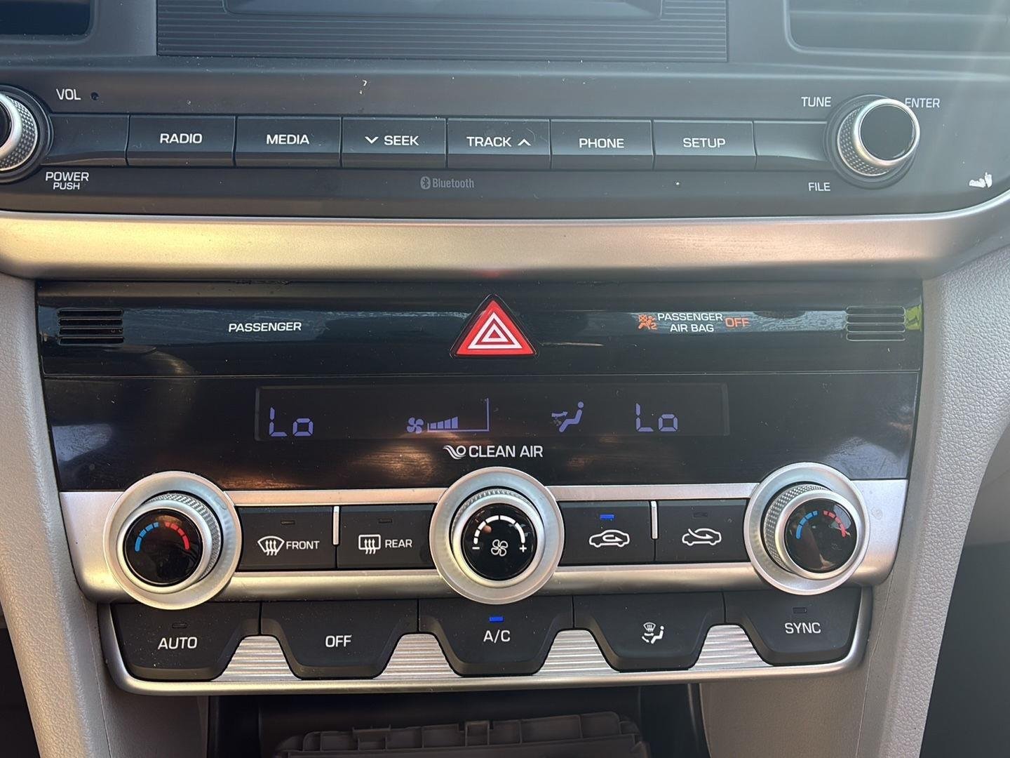 Used 2020 Phantom Black Hyundai SE image 18