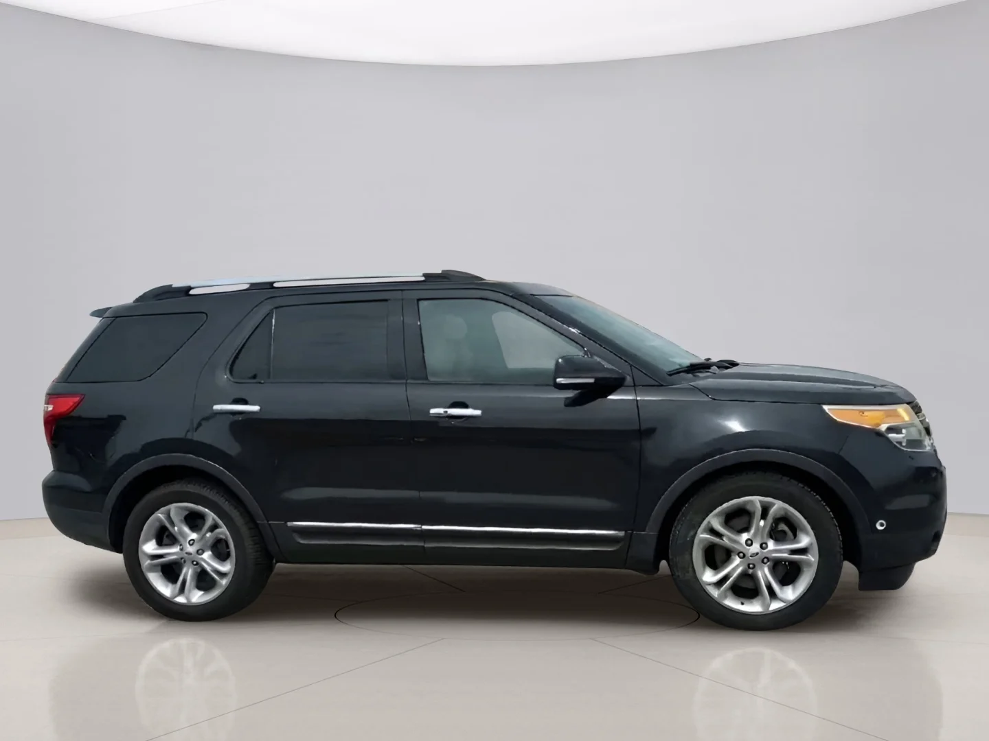 Used 2015 Black Ford LIMITED image 2