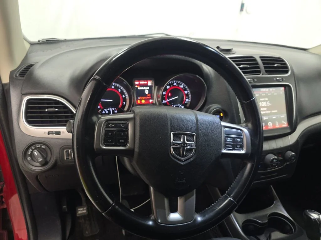 Used 2020 Red Dodge Crossroad image 10