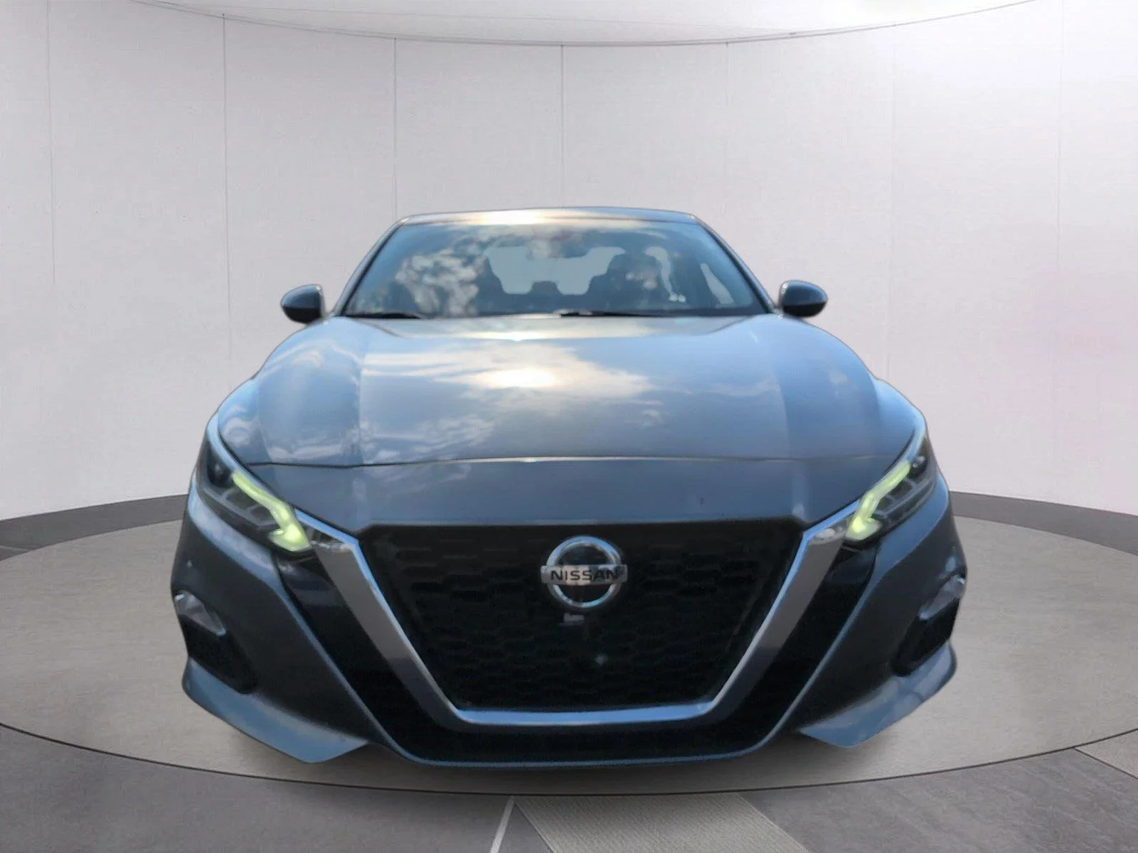 Used 2022 Gun Metallic Nissan 2.5 SV image 10