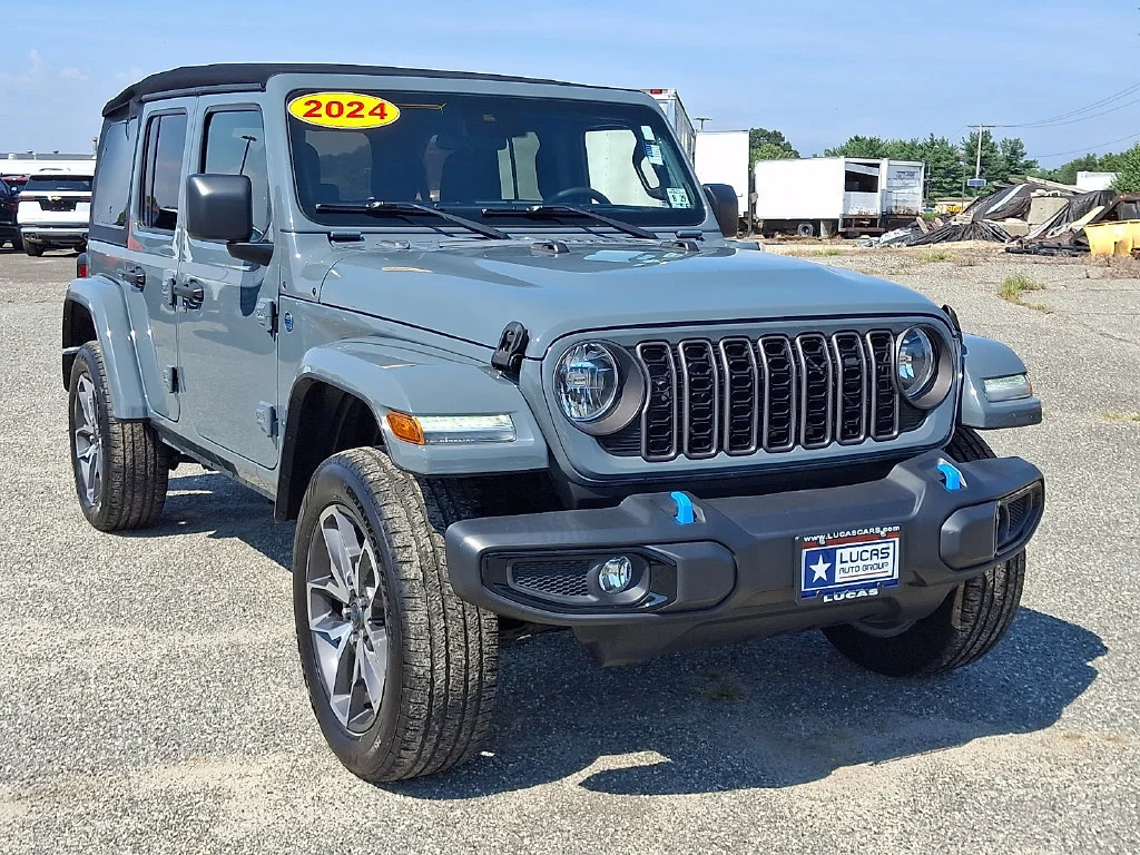 Used 2024 Anvil Clear Coat Jeep Sport S image 2