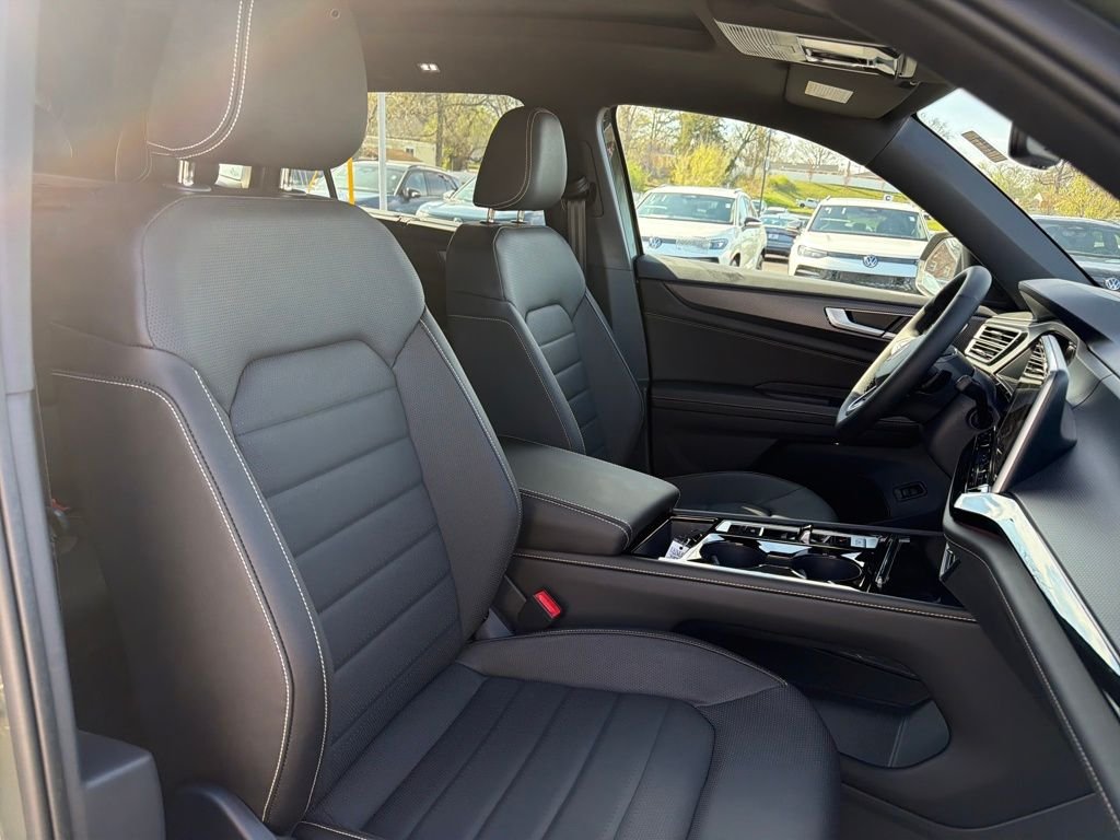 New 2026  Volkswagen 2.0T SEL R-Line Black image 35