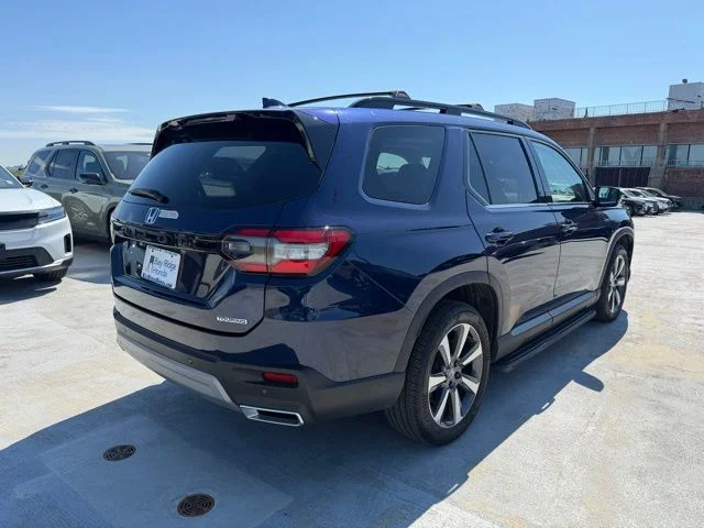 Used 2023  Honda Touring image 7