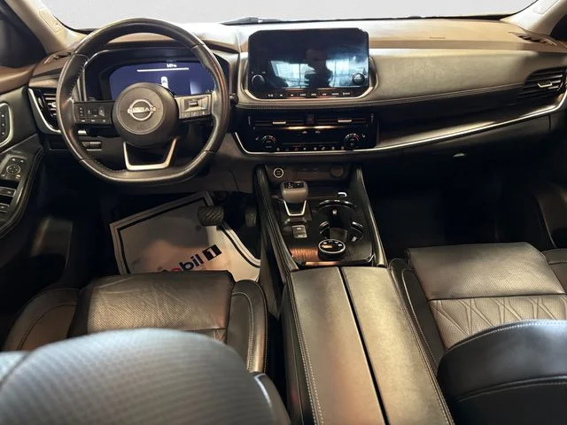 Certified Used 2023 Gold Nissan Platinum image 10