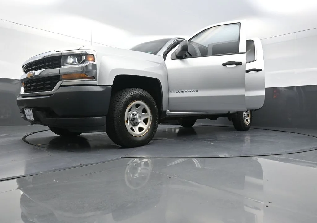 Used 2018 Silver Chevrolet WT image 31