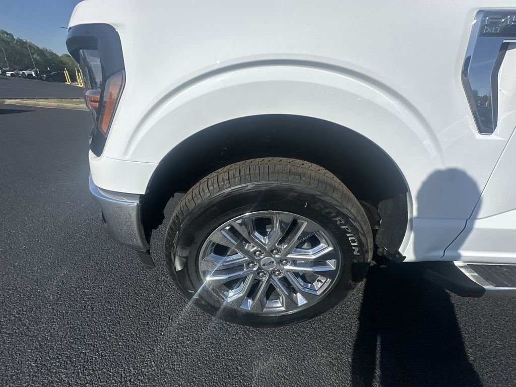 New 2026 Oxford White Ford XLT image 16