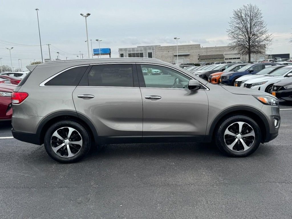 Used 2016 Kia Sorento EX with VIN 5XYPH4A13GG021421 for sale in St. Peters, MO