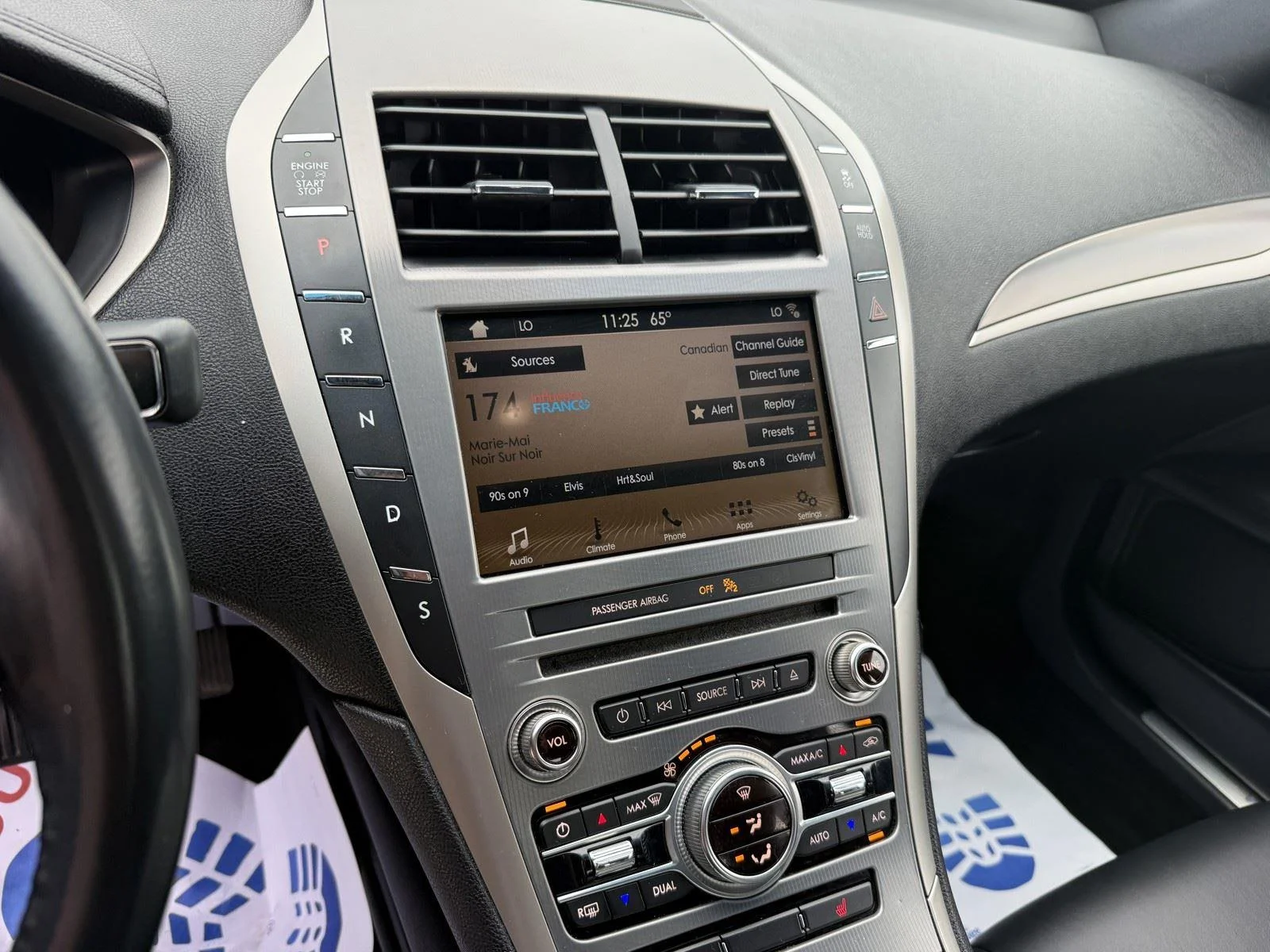 Used 2017  LINCOLN PREMIERE FWD image 19