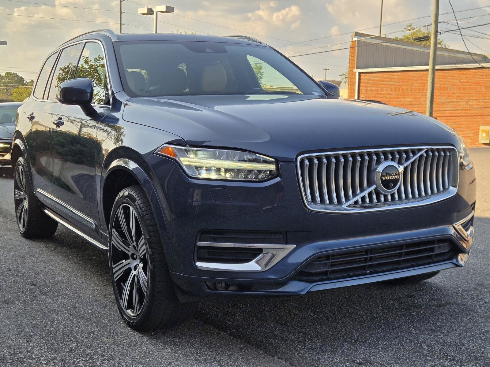 Used 2022 Blue Volvo Inscription image 3