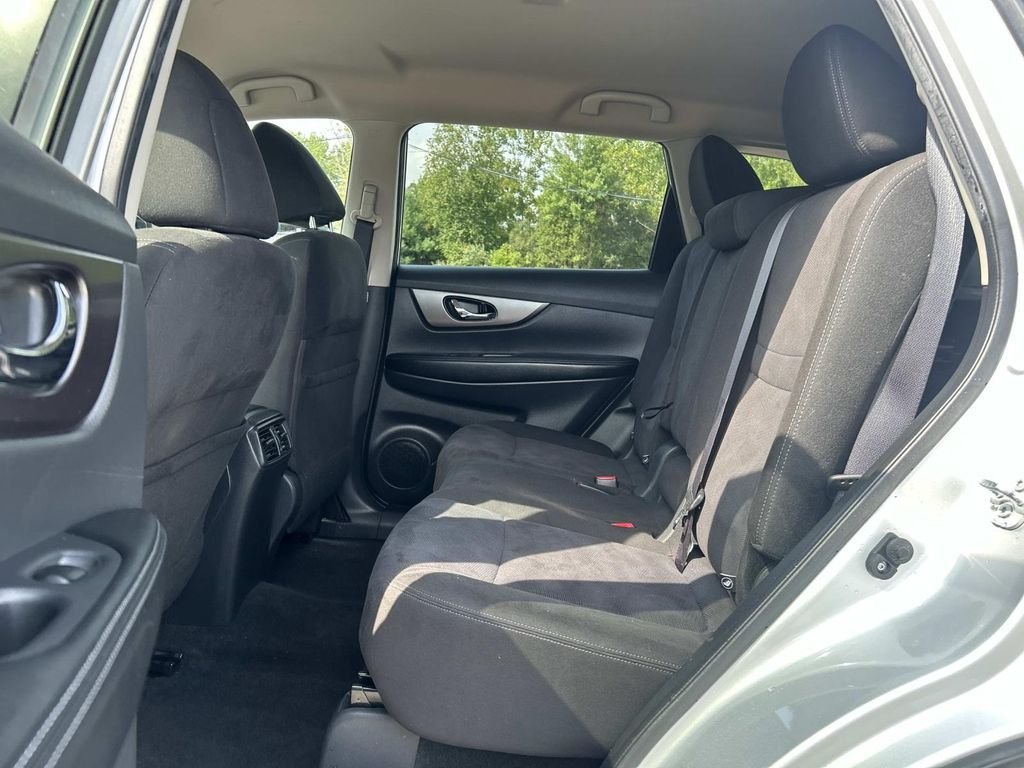 Used 2015 Silver Nissan SV image 16