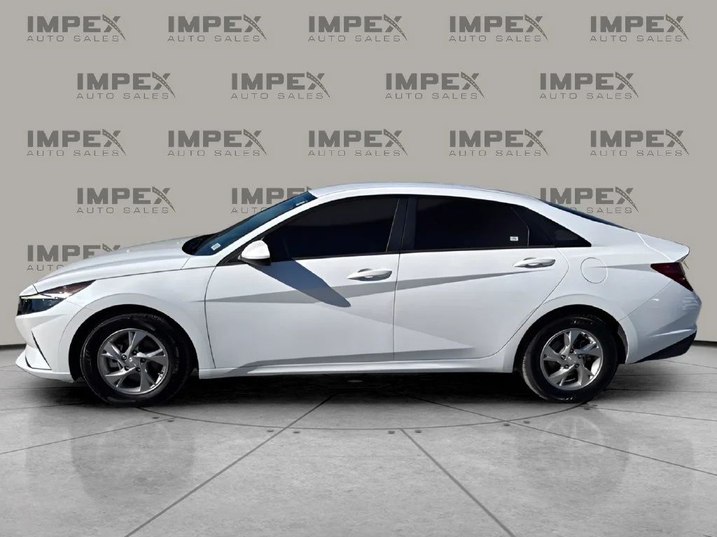 Used 2021 Gray Hyundai SE image 2