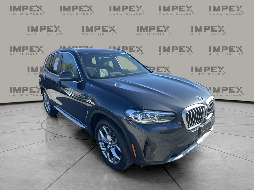 Used 2024 Gray BMW xDrive30i image 7