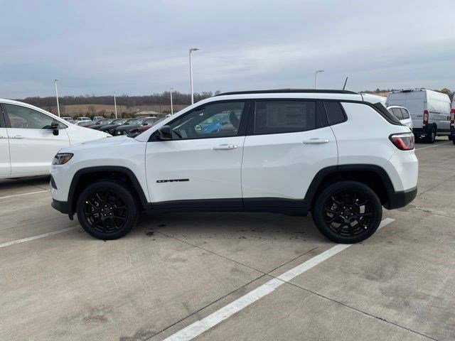 New 2026 Bright White Clearcoat Jeep Latitude Altitude image 2