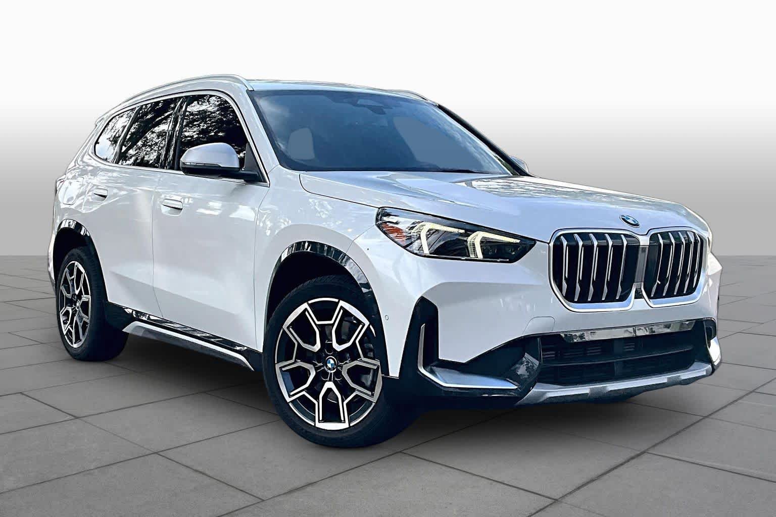 Certified Used 2023 Mineral White Metallic BMW xDrive28i image 3