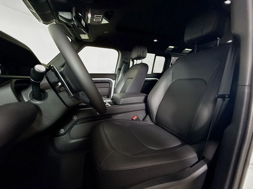 Certified Used 2025 Fuji White Land Rover V8 image 11