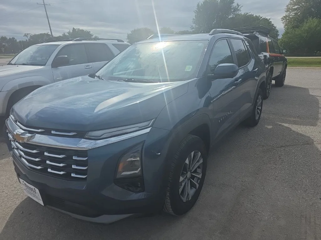 Used 2025 Blue Chevrolet LT image 3