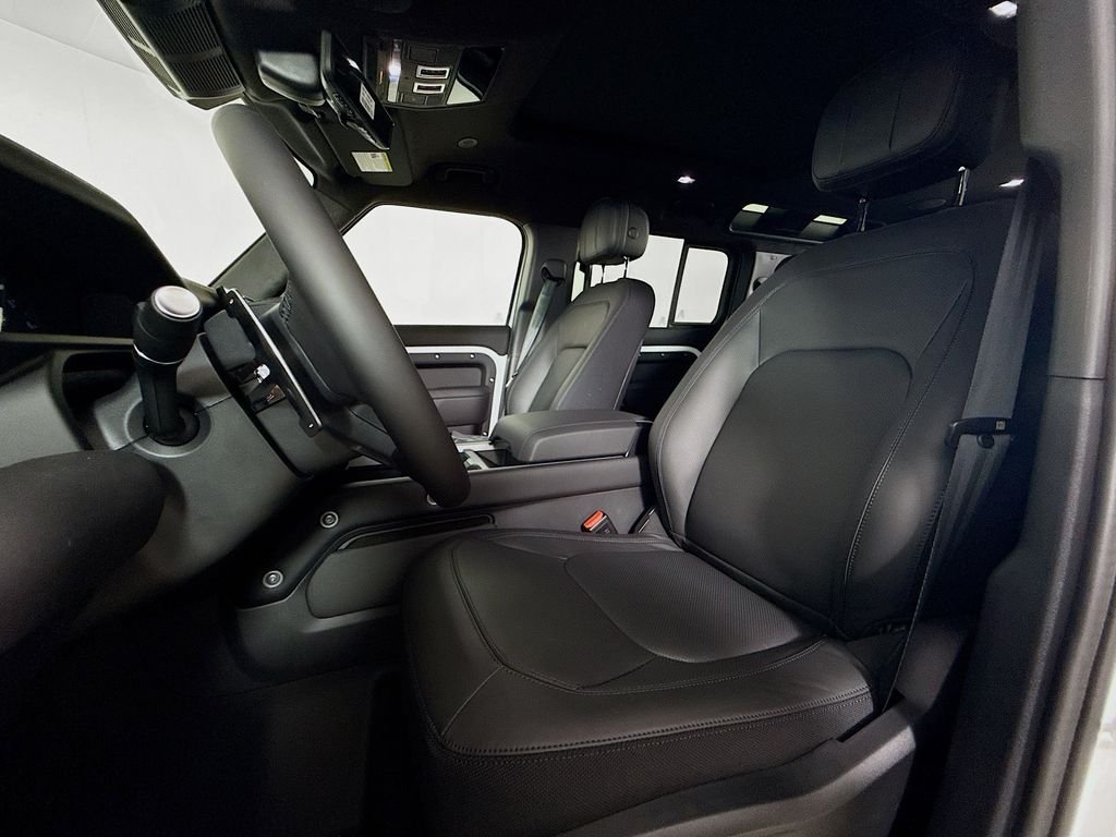 2025 Land Rover Defender V8 - Photo 11