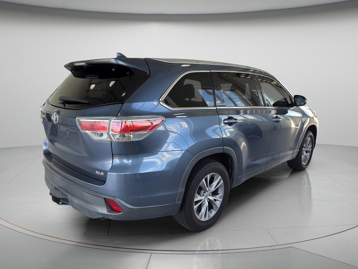 Used 2014 Attitude Black Metallic Toyota XLE image 5
