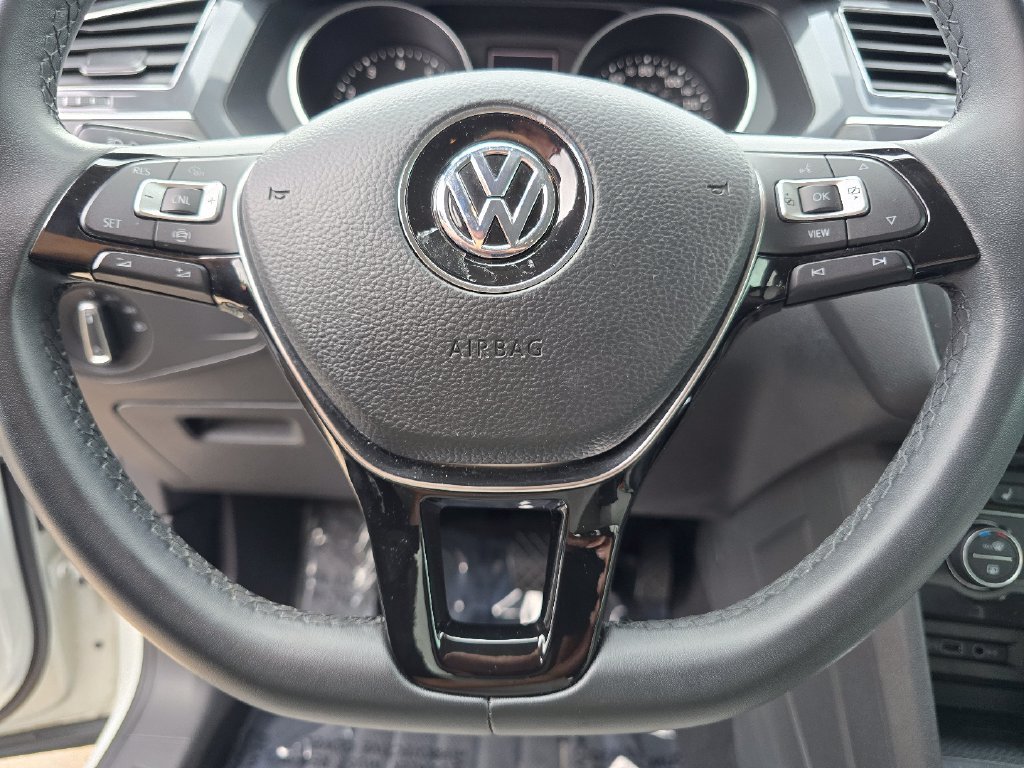 Used 2020 White Volkswagen 2.0T SE image 30