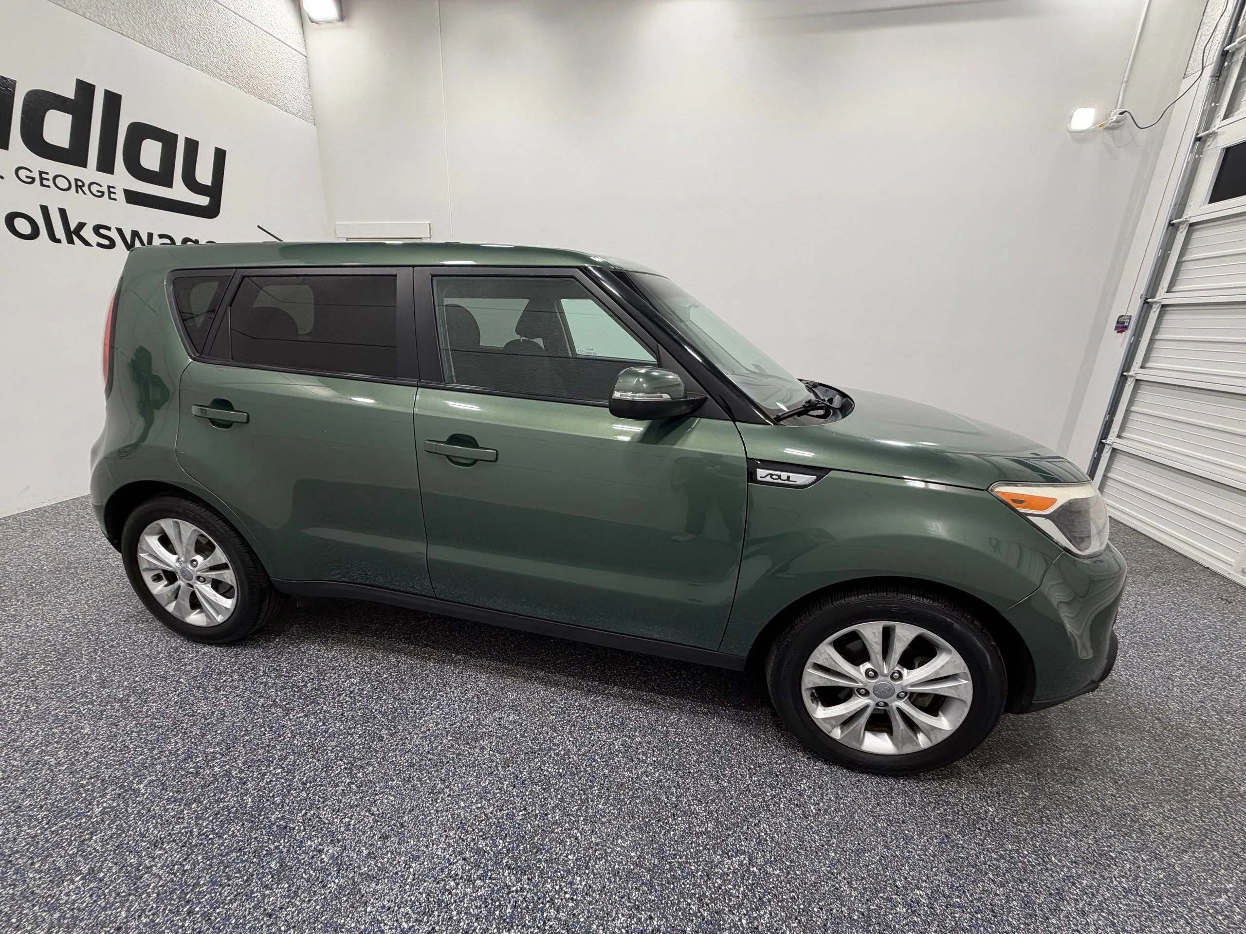 Used 2014 Green Kia Plus image 8