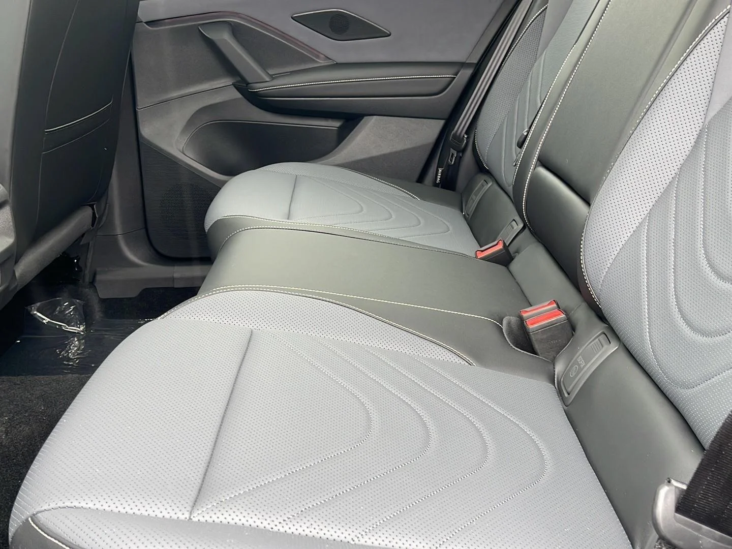 New 2026 Platinum Gray Metallic Volkswagen SE image 15