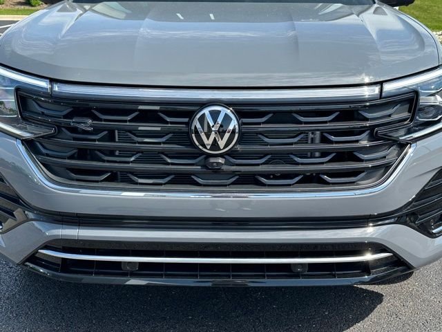 New 2026 Pure Gray Volkswagen 2.0T SEL Premium R-Line image 9