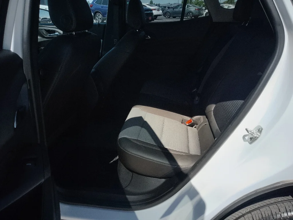 Used 2025 Summit White Chevrolet LT image 10