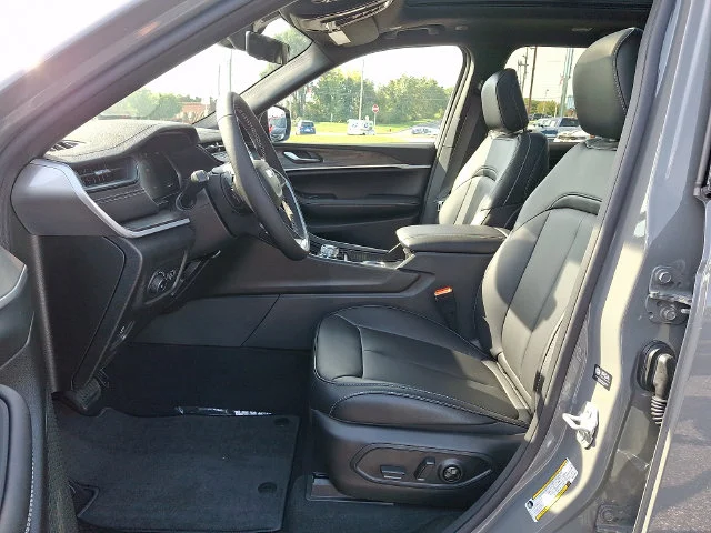 New 2027 Gray Jeep Limited image 10