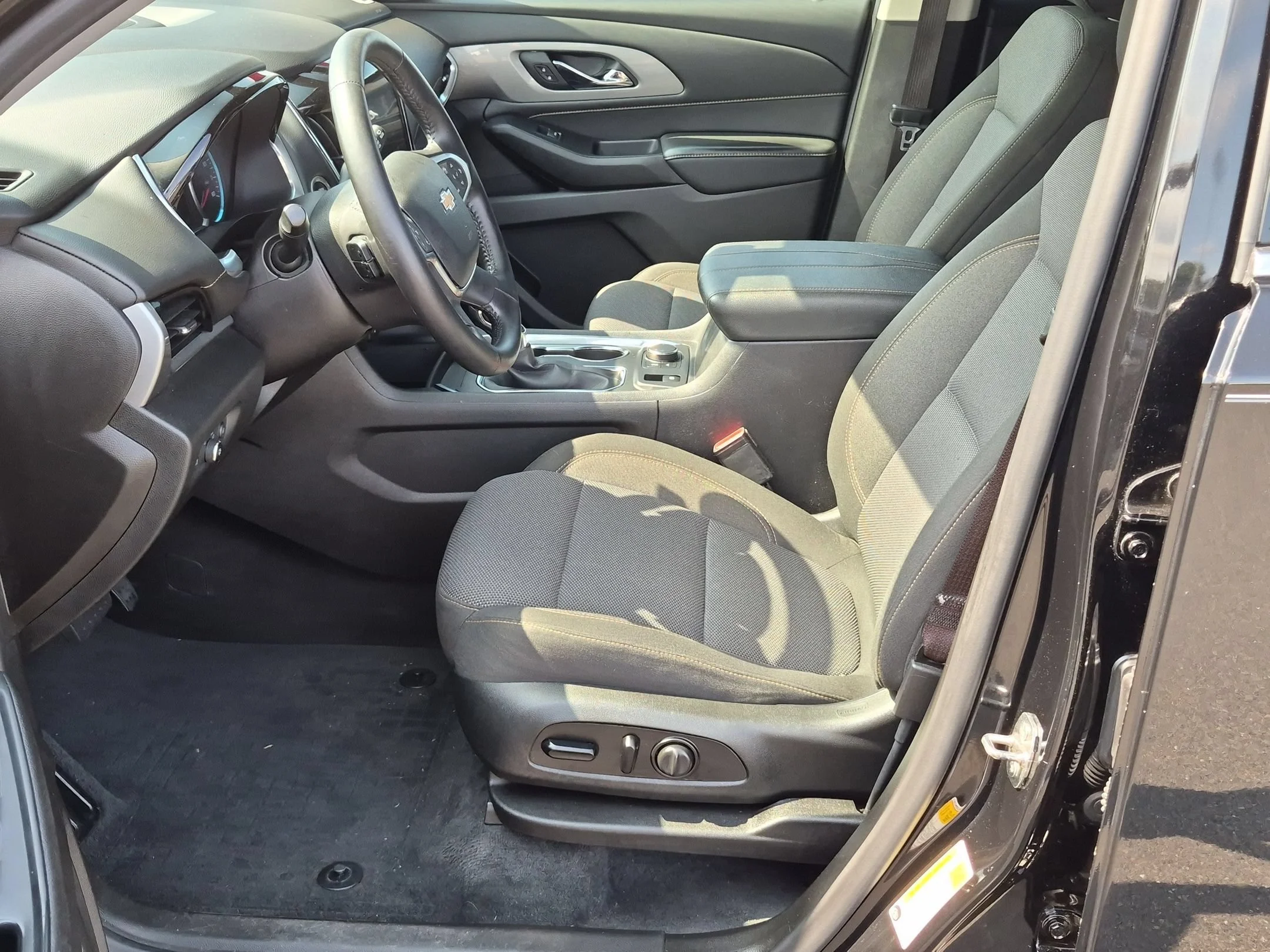 Used 2021 Mosaic Black Metallic Chevrolet LT Cloth image 17
